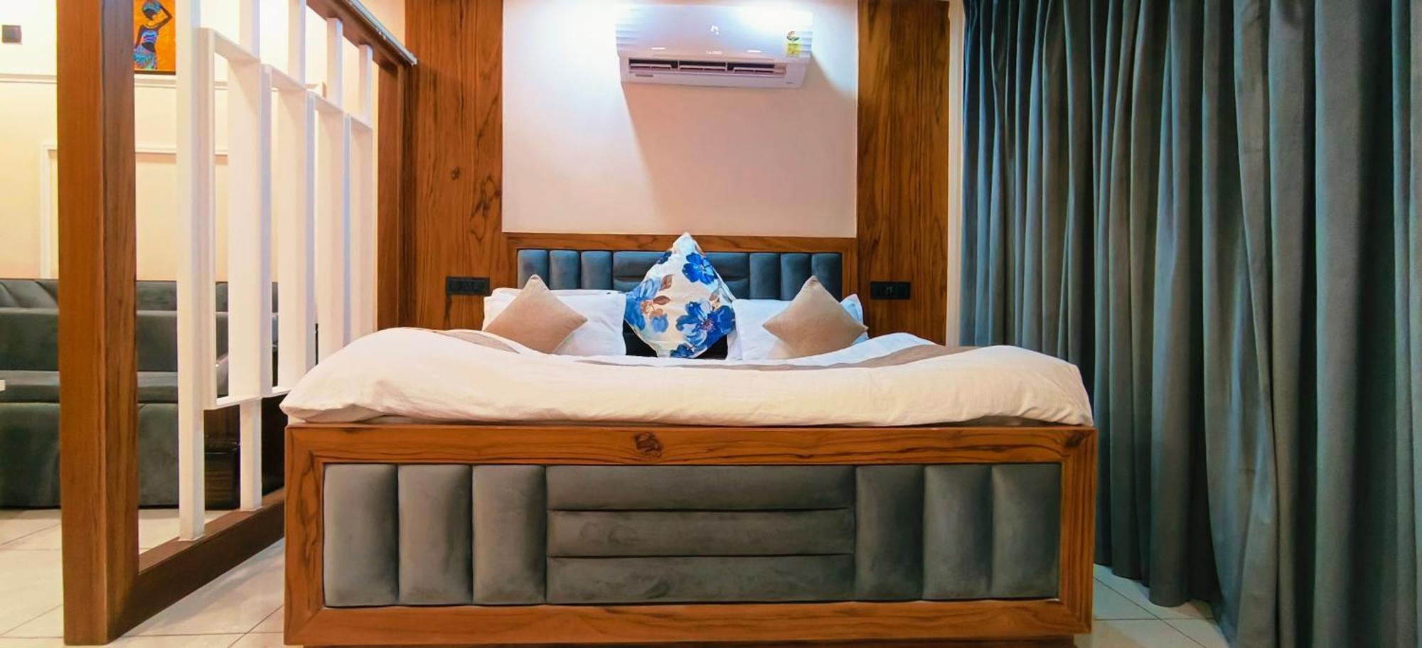 The Cerro Ricco 2 Hotel Zirakpur Bagian luar foto